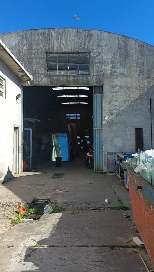 Galpón de 335 m² Cub con Local Al Frente. en Distrito R6 3