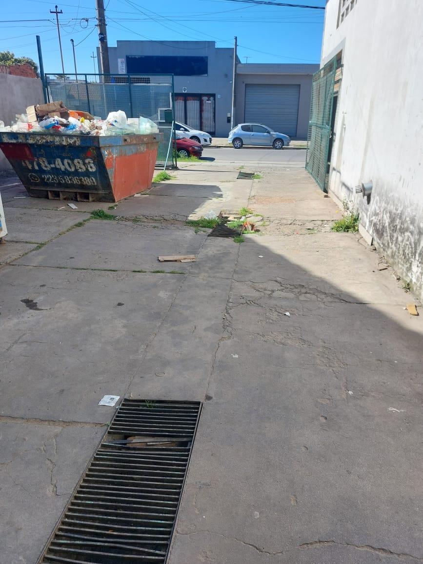 Galpón de 335 m² Cub con Local Al Frente. en Distrito R6 4