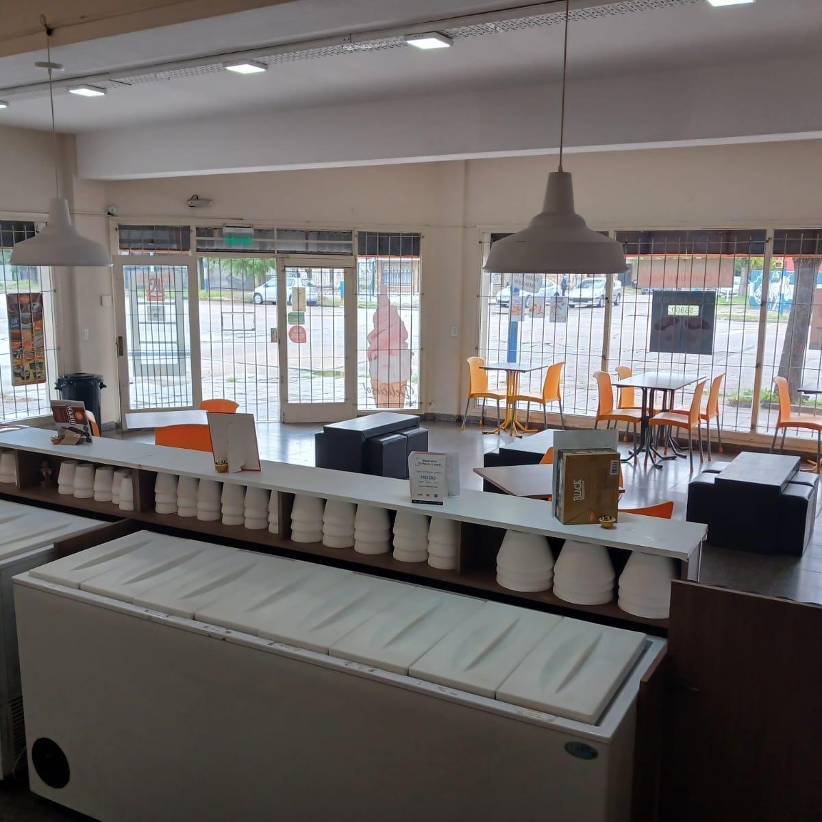 Foto de Local a la Venta Sobre Avenida Comercial, imagen 3