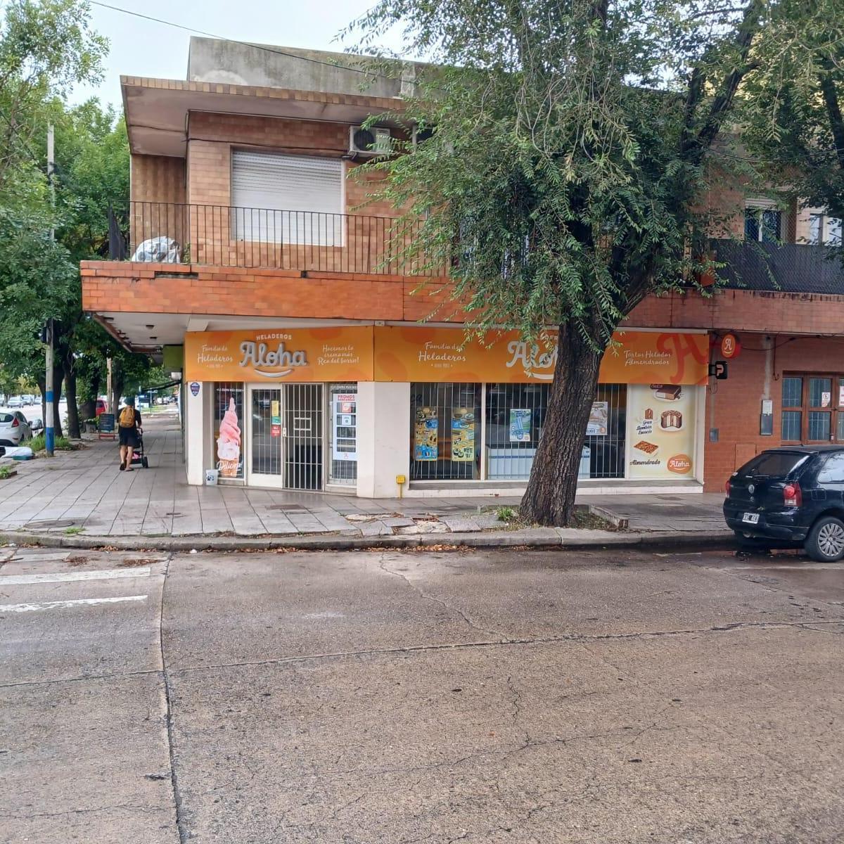 Local a la Venta Sobre Avenida Comercial