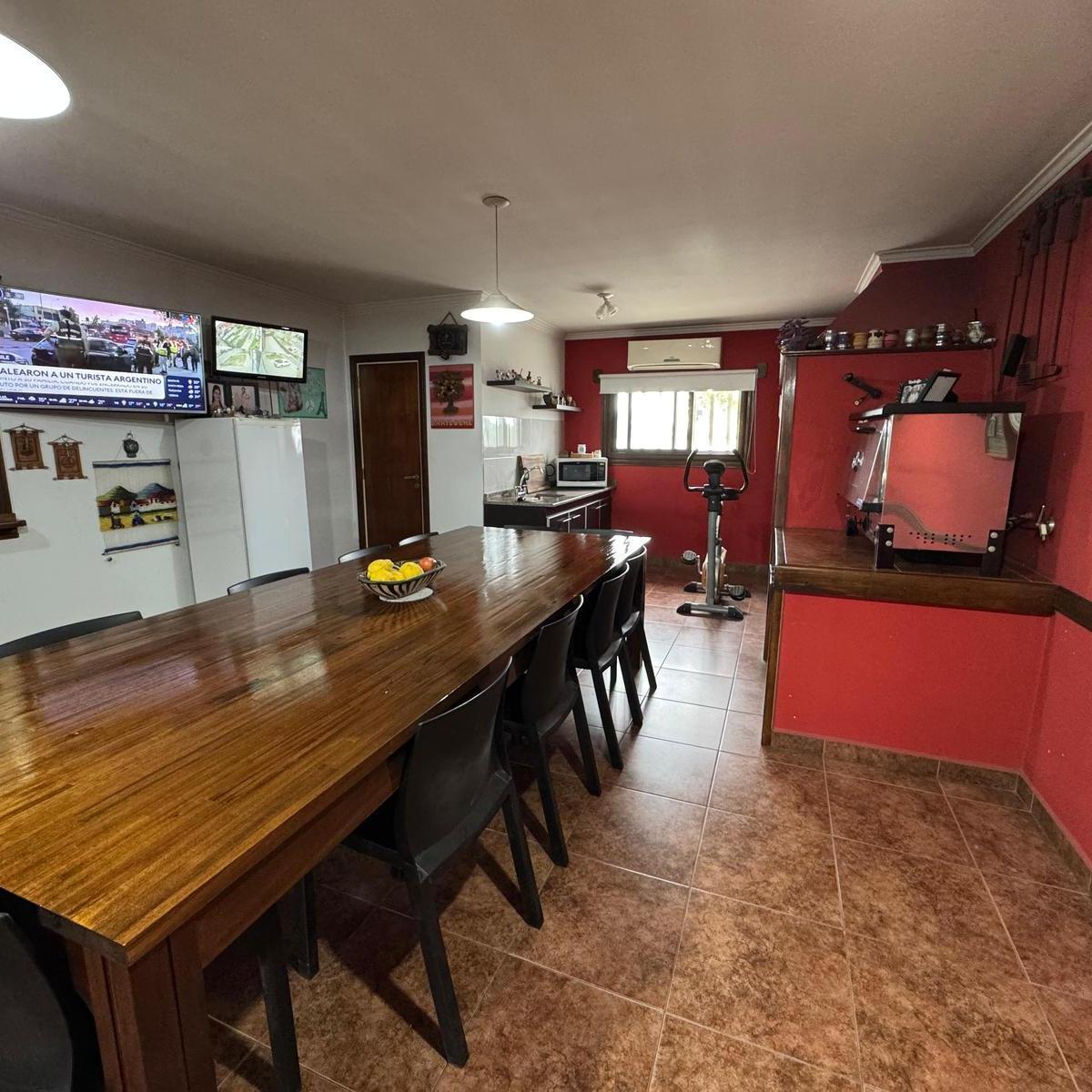 Local, Galpón y Vivienda de 4 amb con Balcon Terraza. Propiedad en Block