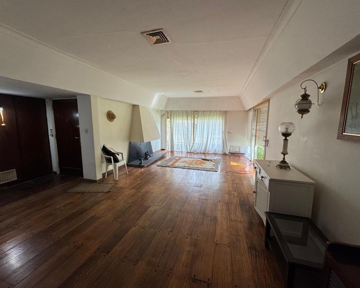 Casa de 4 Amb con Amplio Parque. Barrio Chauvin 2