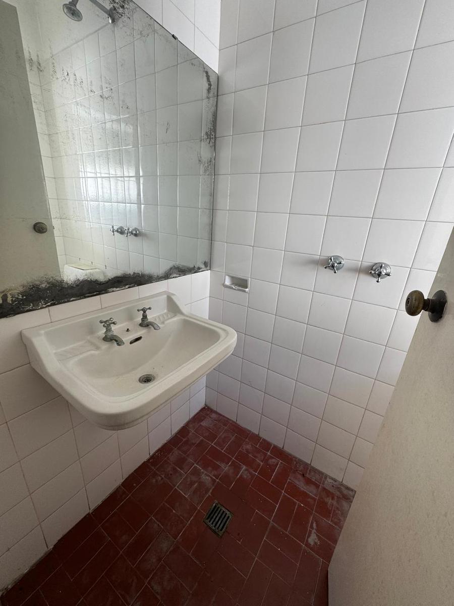 Casa de 4 Amb con Amplio Parque. Barrio Chauvin 5