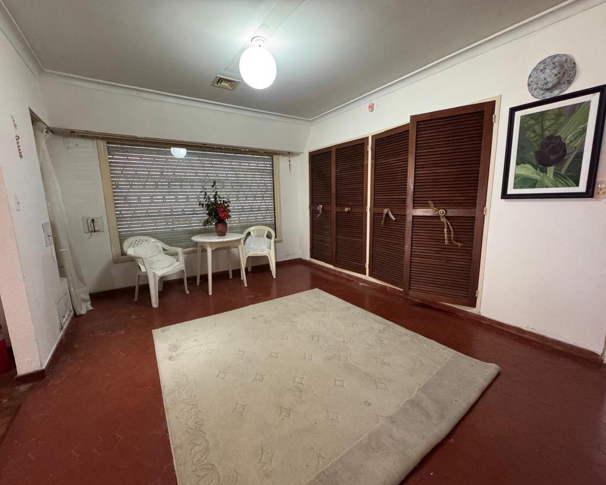 Casa de 4 Amb con Amplio Parque. Barrio Chauvin 4