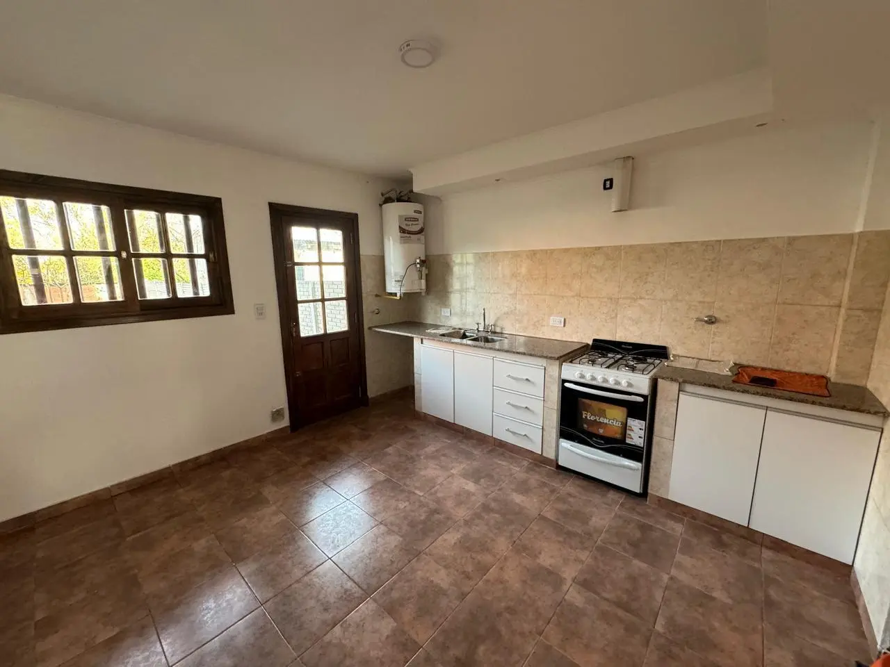 Duplex 3 amb, con parque y entrada para auto 8
