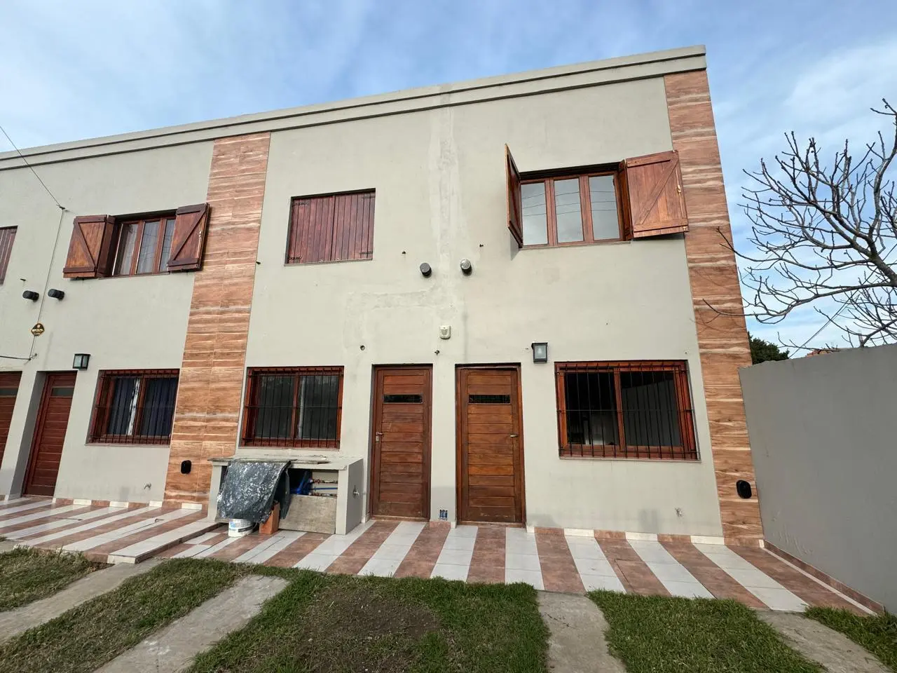 Duplex 3 amb, con parque y entrada para auto 2