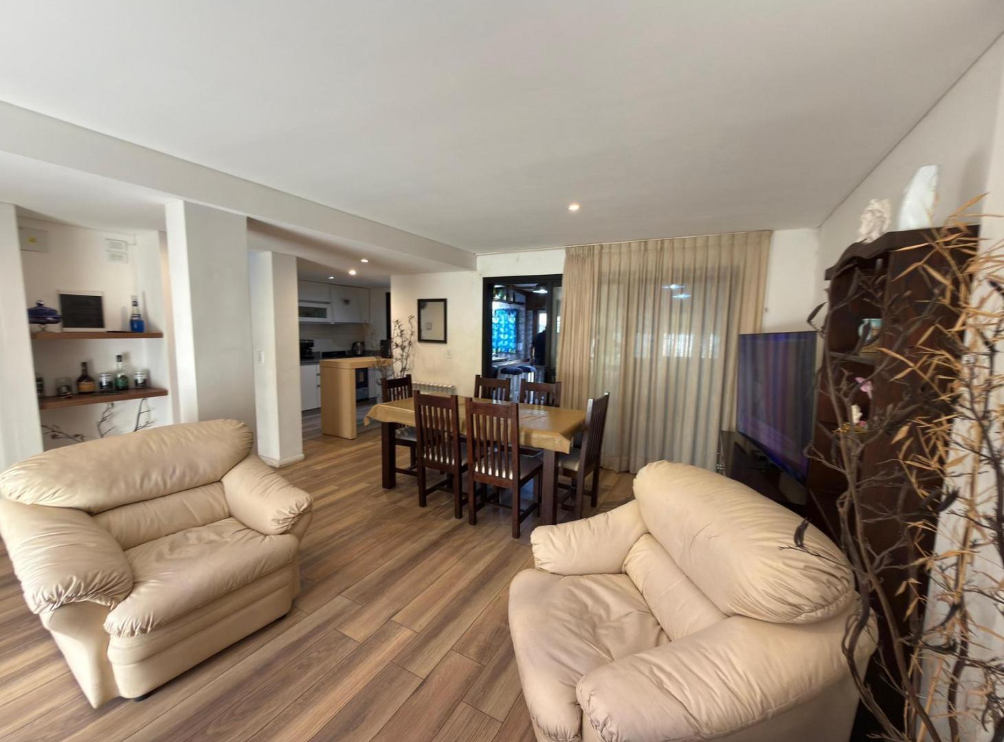 Foto de Duplex de 3 amb, con parque y quincho, imagen 4