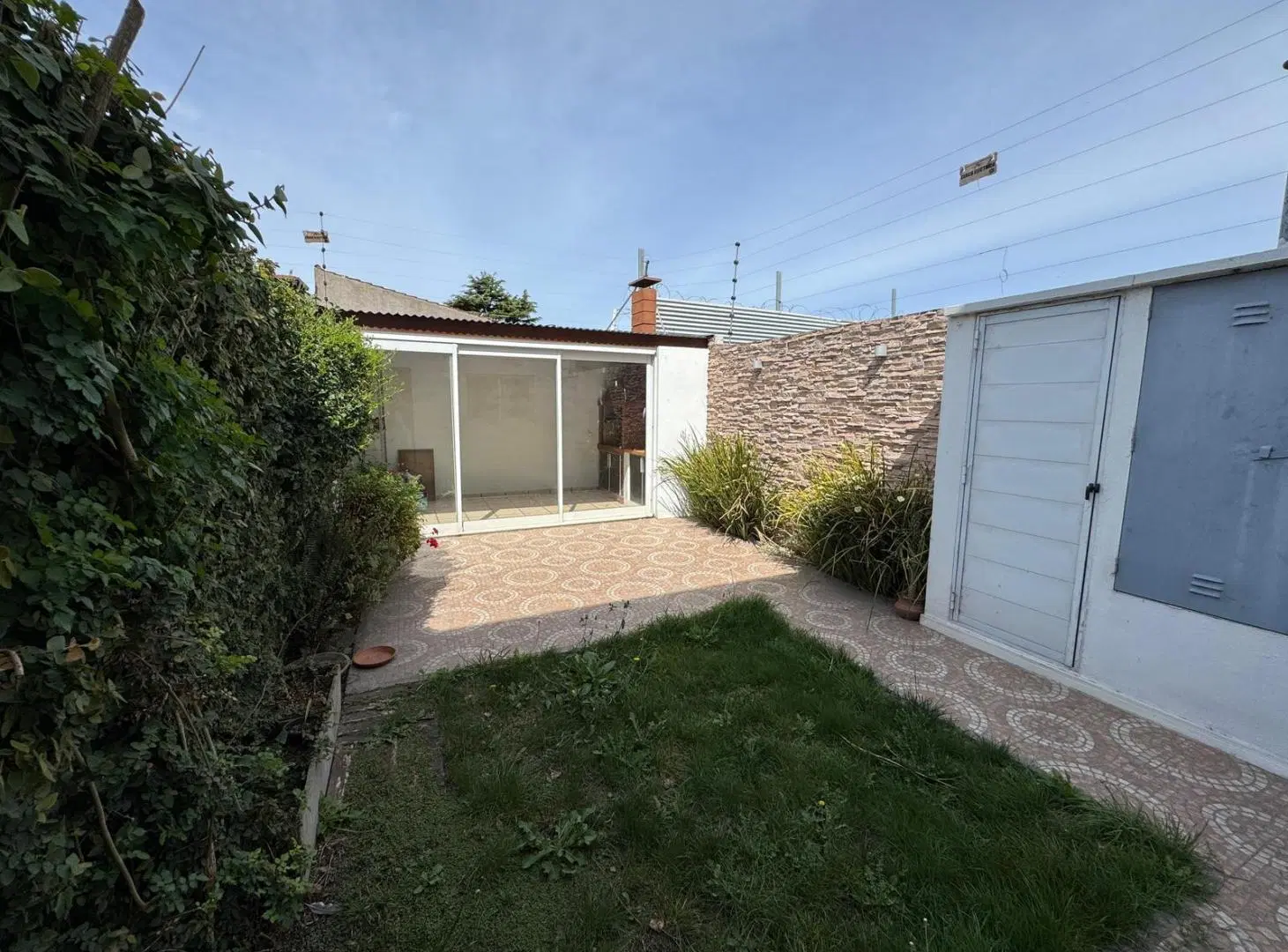 Duplex 4 amb con entrada de autos y patio con quincho 3