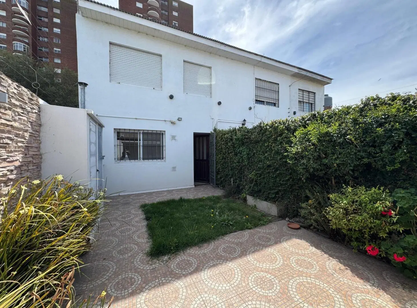 Duplex 4 amb con entrada de autos y patio con quincho 4