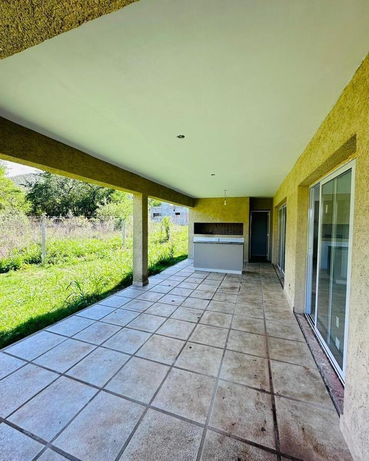 1313 - Hermosa Propiedad en Venta en B° Privado Los Milagros 5