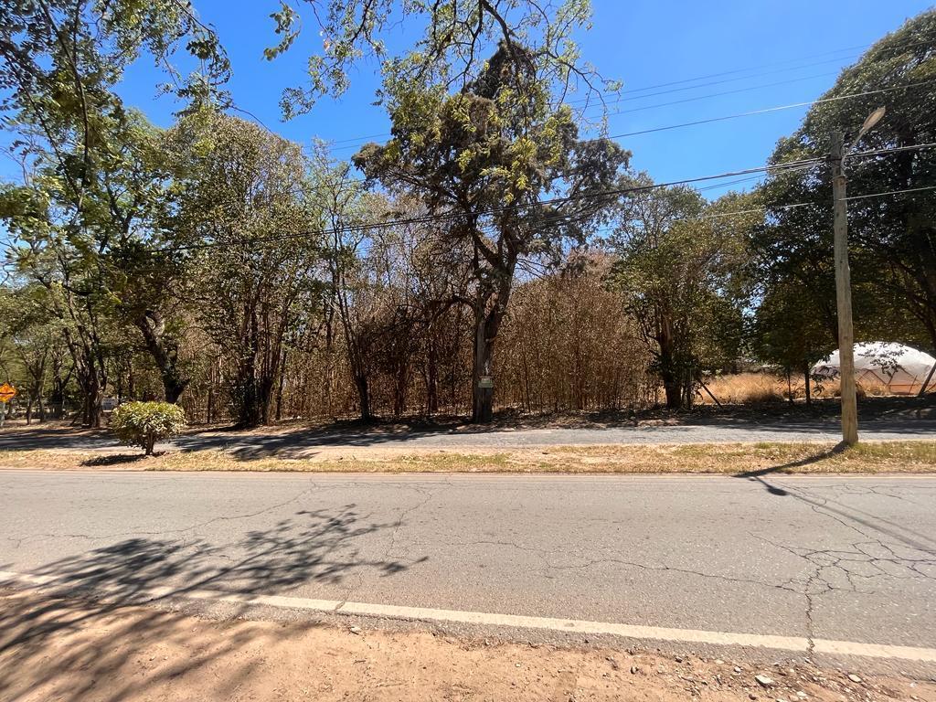 2111 - Lote Comercial Sobre Av de Ingreso en Villa Ciudad Parque Los Reartes. 1