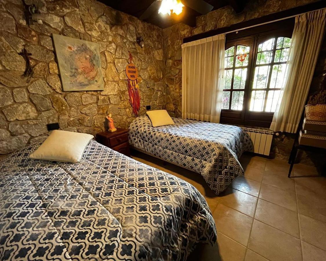 Venta. Imponente Casa con Bajada Al Río. B° El Mirador, Calamuchita. Cód 4