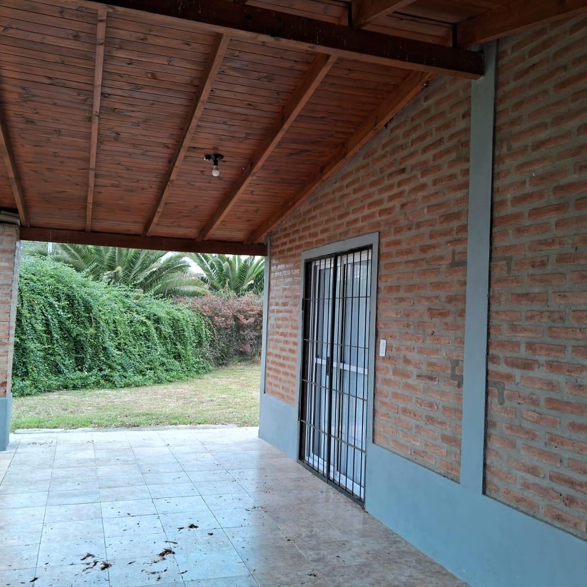 Casa. Venta. Apto Crédito. 2 Dorm.. B° Santa Mónica. Calamuchita. 5