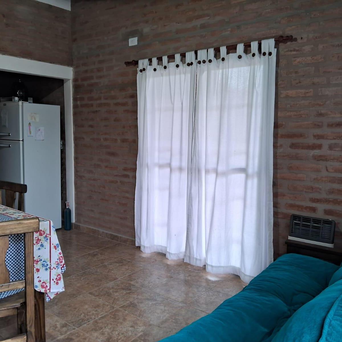Casa. Venta. Apto Crédito. 2 Dorm.. B° Santa Mónica. Calamuchita. 3