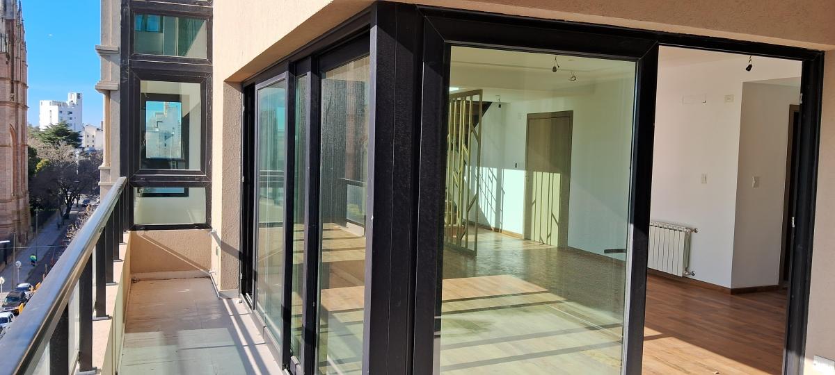 Duplex 3 Dorm. de Categoria 2