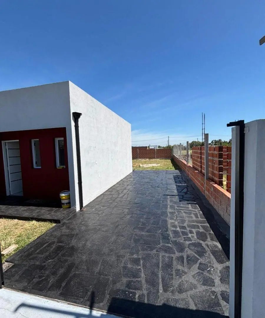 CASA en venta en 156 y 76.- Barrio semiprivado “Los Cerezos” 2