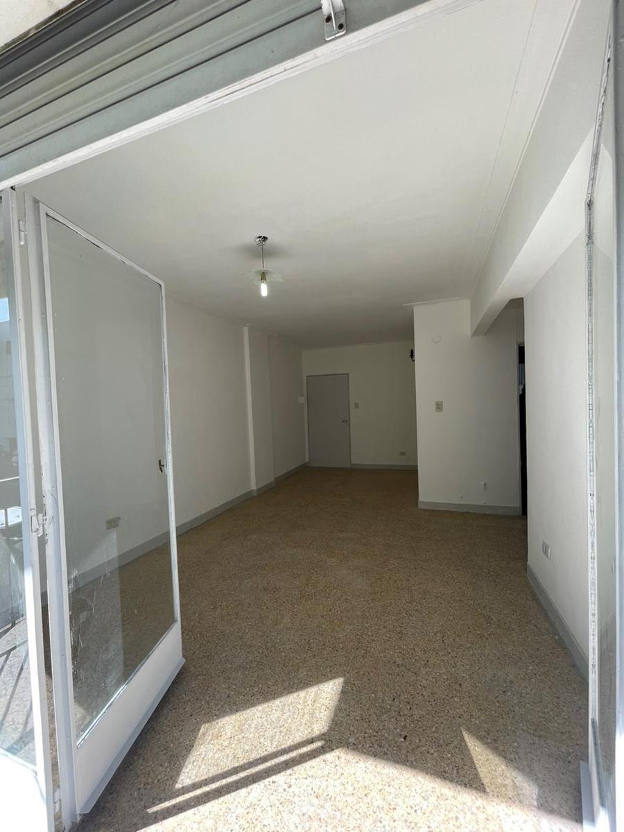 Venta Amplio Depto de 3 Ambientes en Mataderos. Apto Credito. 1