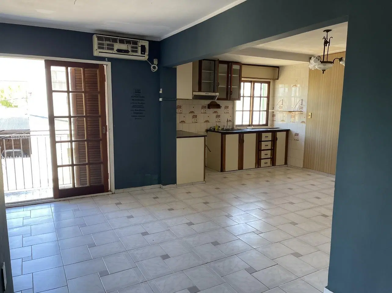 Venta Edificio Comercial en Ensenada, casa y galpones 4