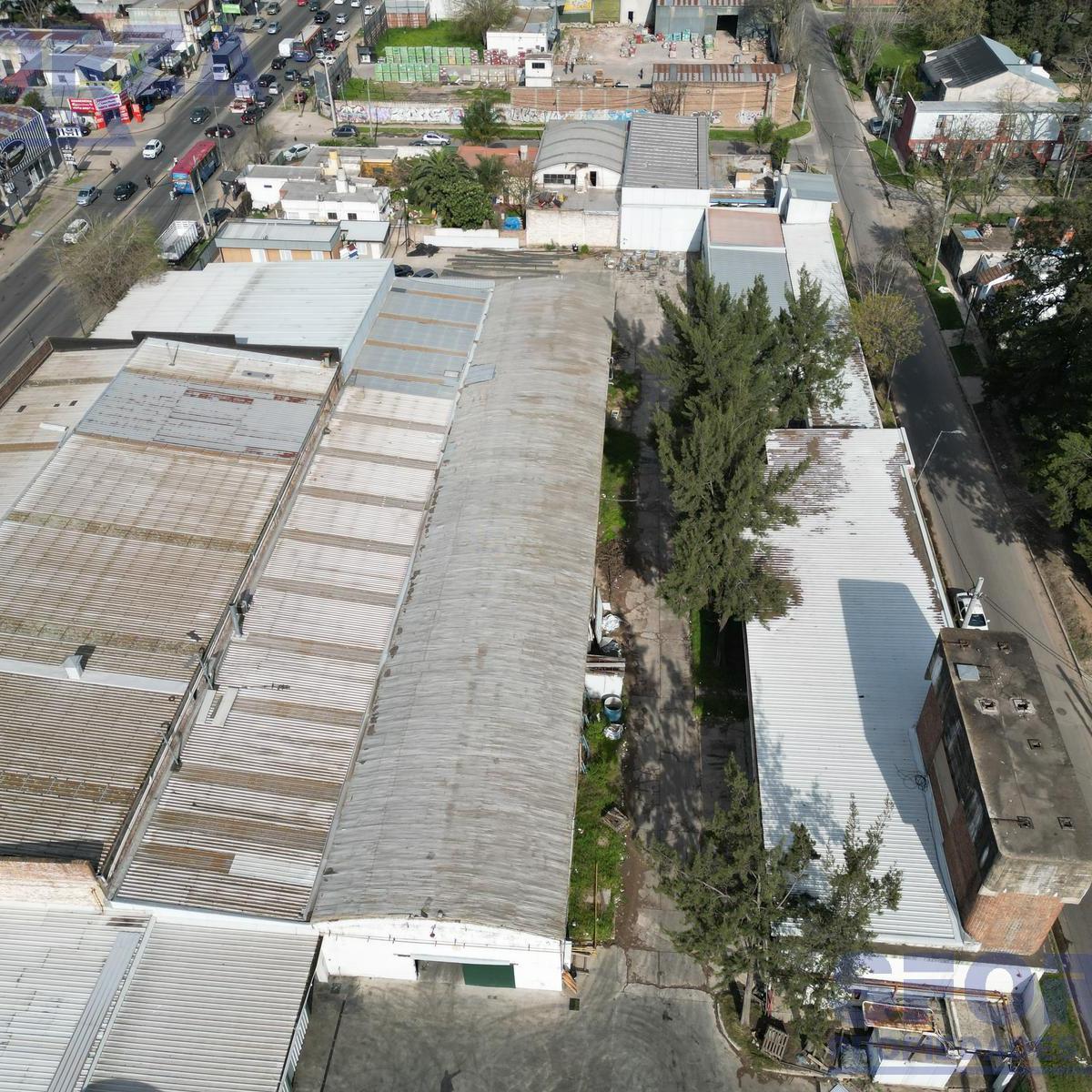 Fracción Industrial de Prestigio en Ruta 8 con Amplias Posibilidades 4