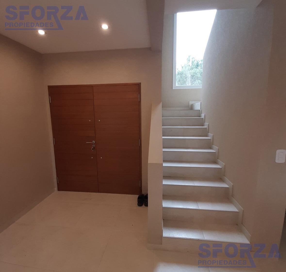 Venta de Casa 4 Ambientes en Barrio Costa Esmeralda 3