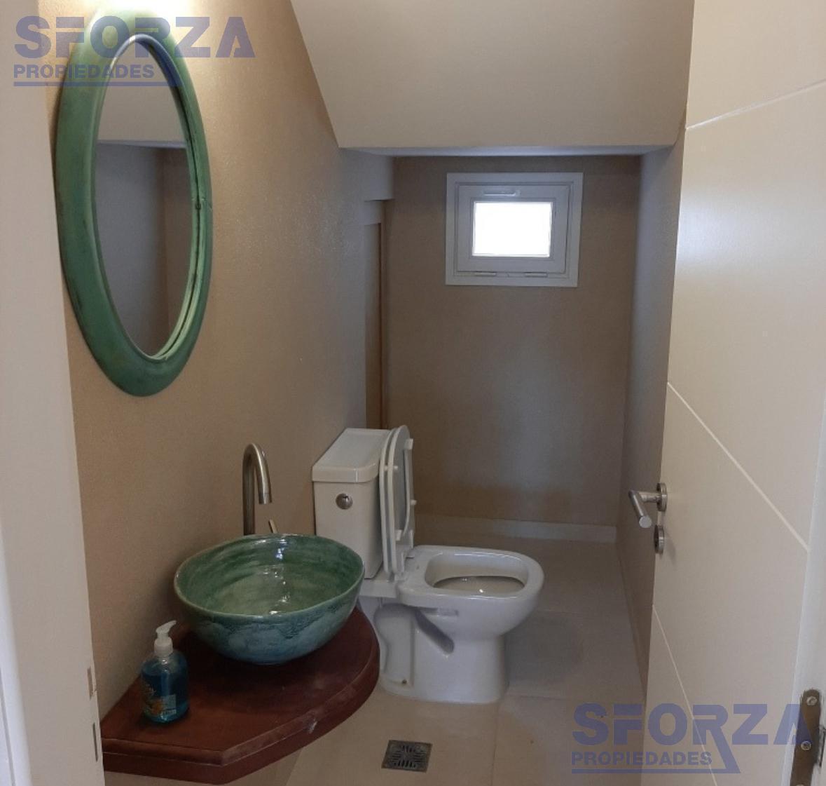 Venta de Casa 4 Ambientes en Barrio Costa Esmeralda 2