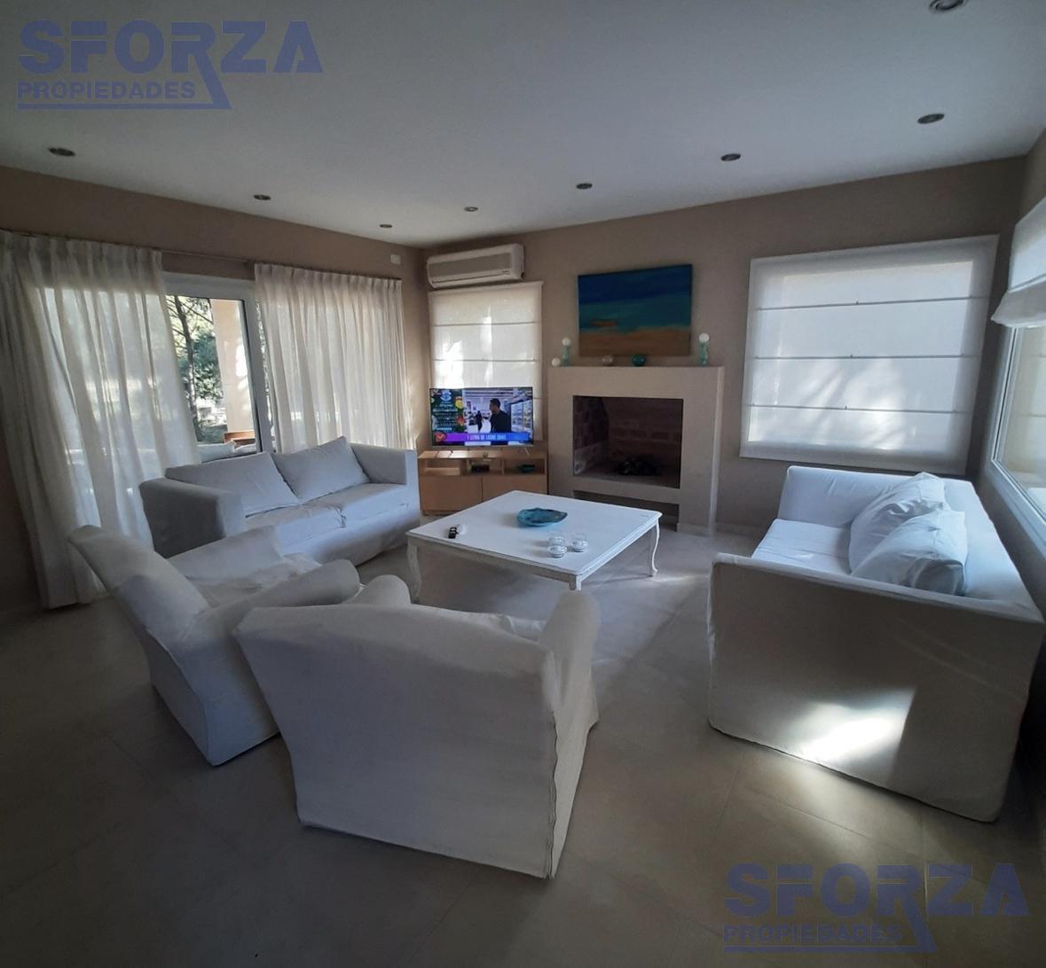 Venta de Casa 4 Ambientes en Barrio Costa Esmeralda 5