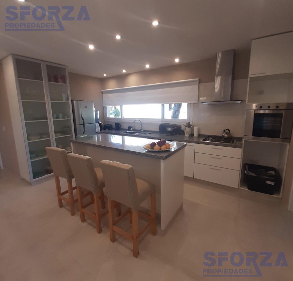 Venta de Casa 4 Ambientes en Barrio Costa Esmeralda 1