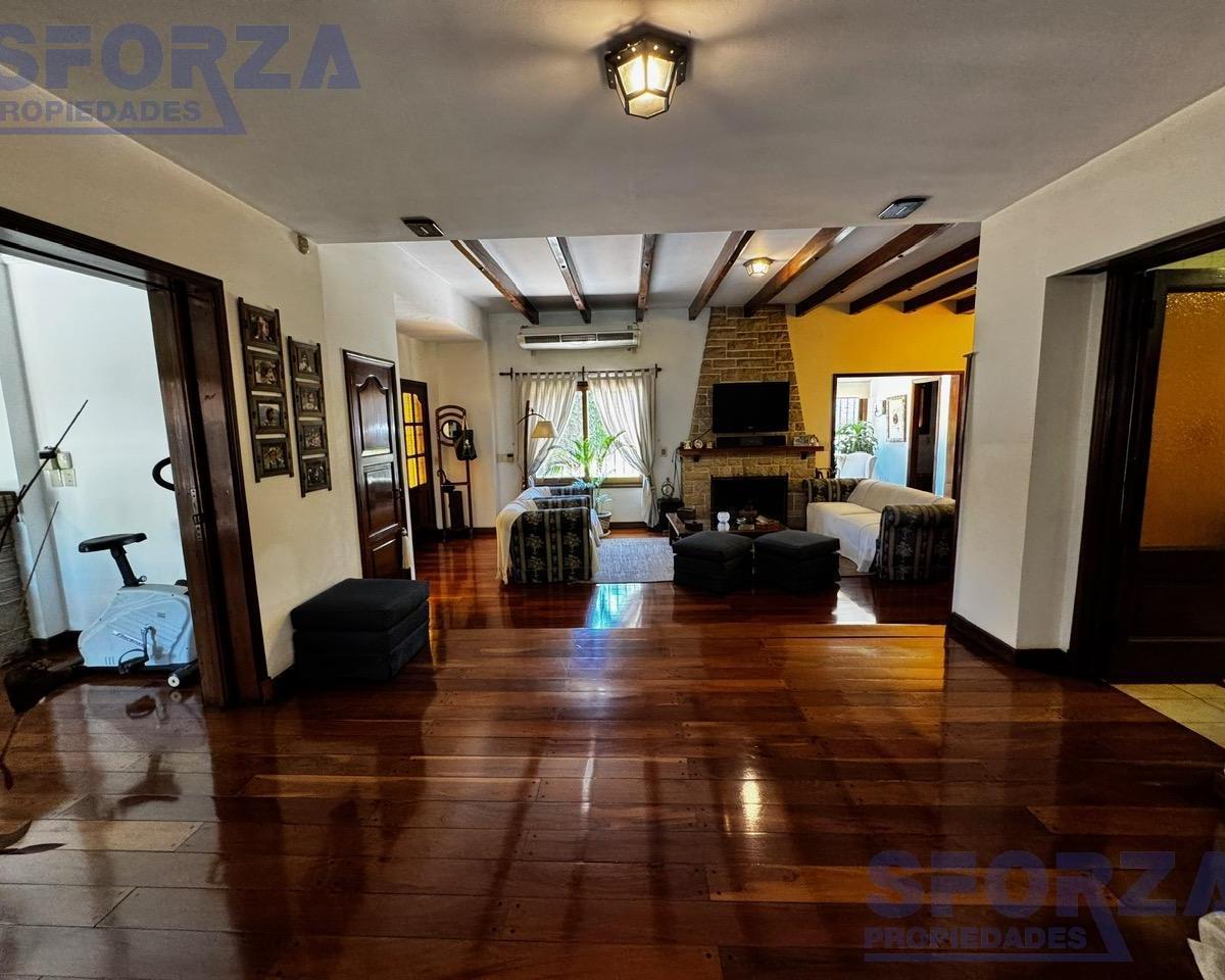 Foto de Gran casa en venta en San Miguel con amplio terreno ideal para familia numerosa, imagen 3