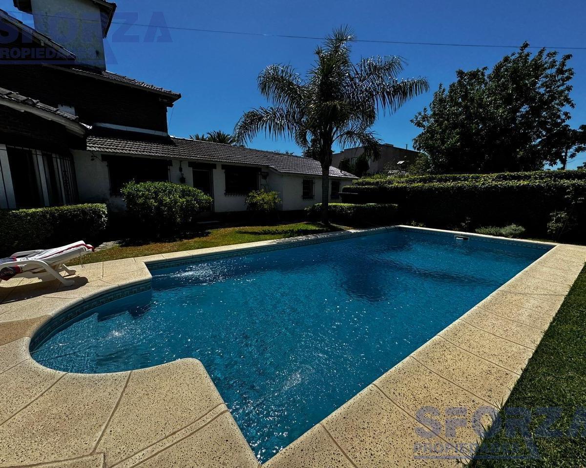 Gran Casa en Venta en San Miguel con Amplio Terreno Ideal Para Familia Numerosa 2