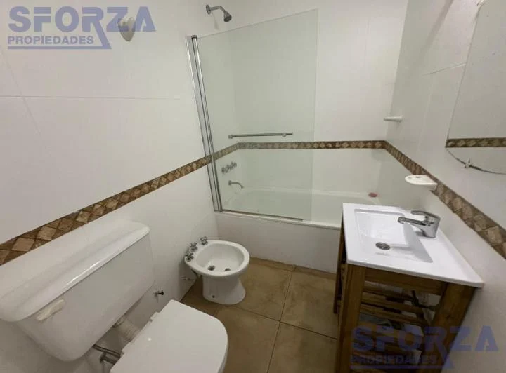 Departamento dos ambientes con cochera y balcón en Muñiz 3