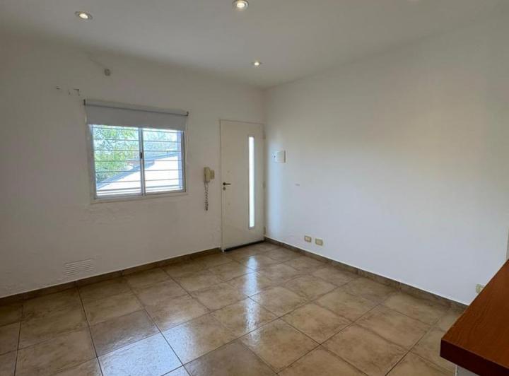 Departamento dos ambientes con cochera y balcón en Muñiz 1