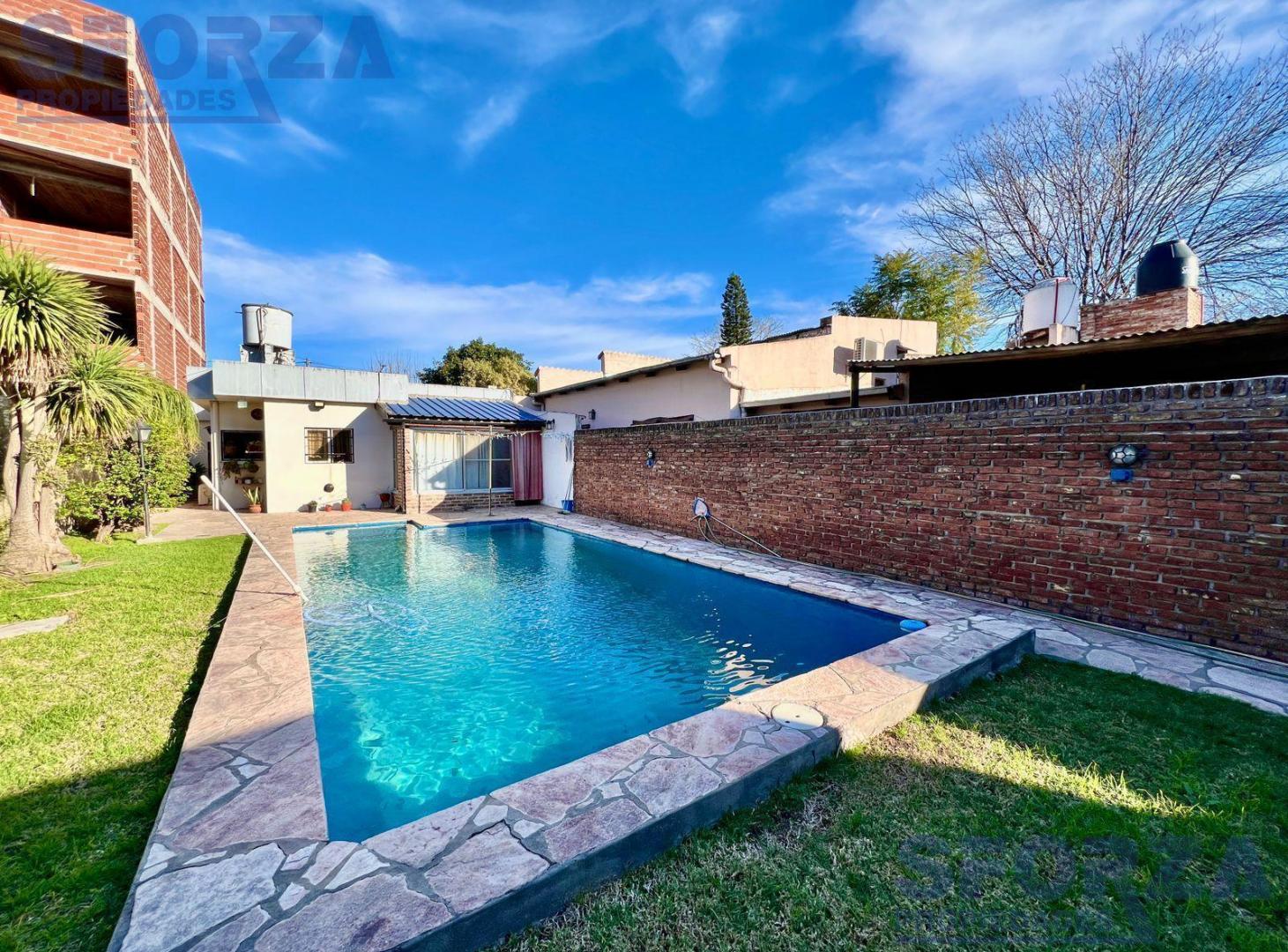 Casa en venta en JOSE C PAZ con pileta
