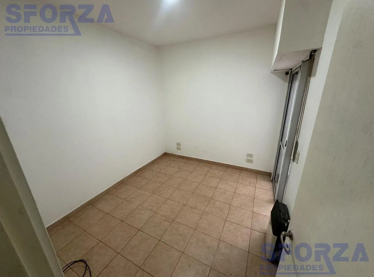 Departamento dos ambientes amplio con patio interno 5