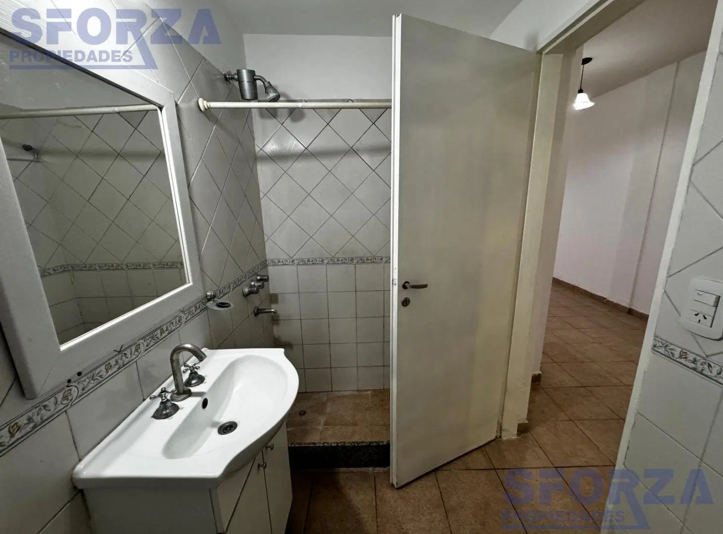 Departamento dos ambientes amplio con patio interno 2
