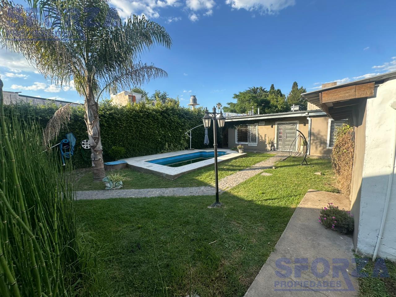 Foto de Venta Casa 3 amb con Cochera y Pileta + Dpto San Miguel, imagen 2