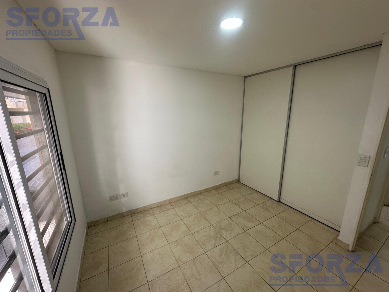 Foto de Departamento dos ambientes Planta Baja con Patio alquiler, imagen 1