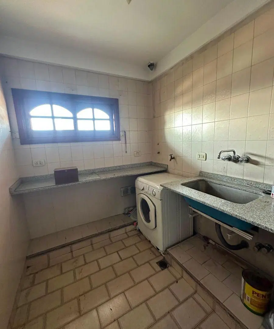 IMPONENTE CASA MODERNA EN VENTA - LOMAS DEL MIRADOR 2