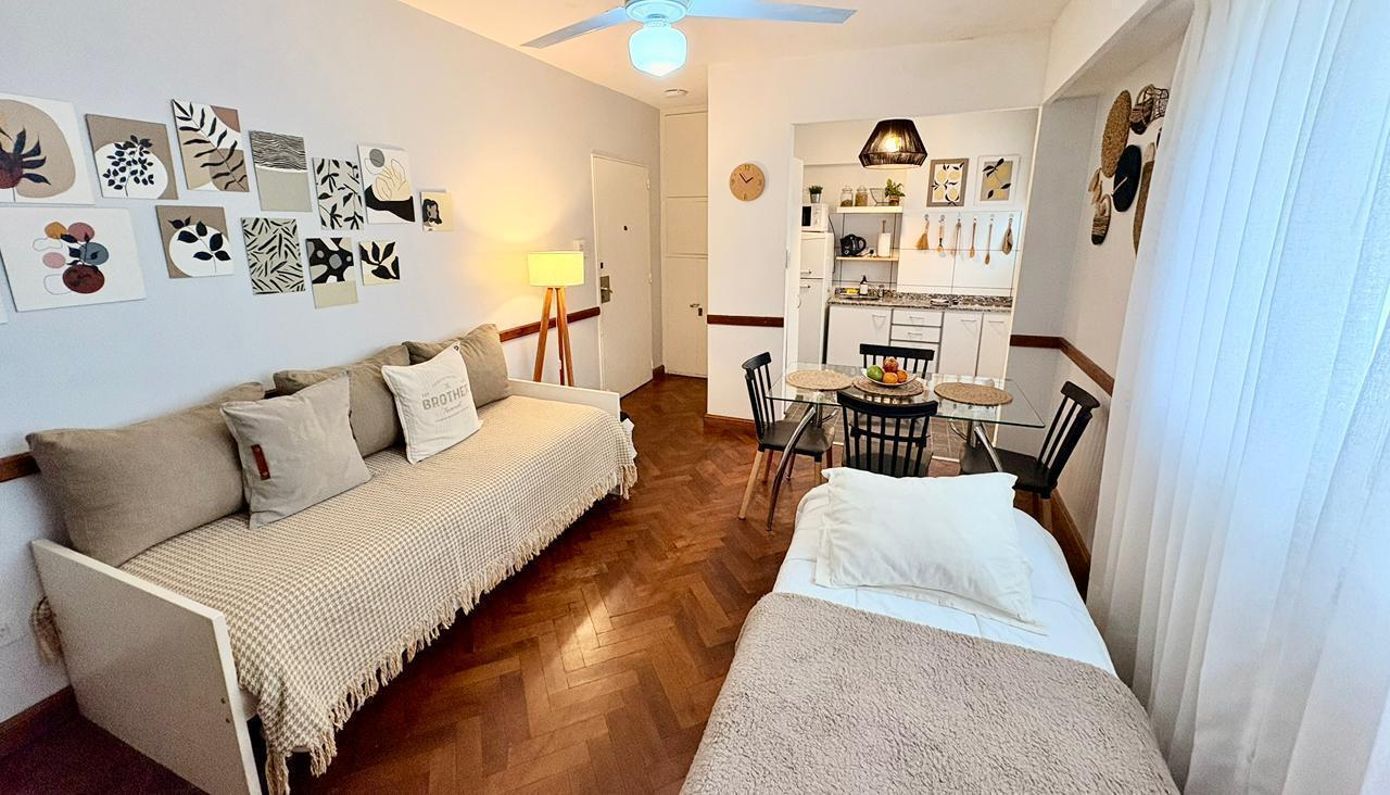 Centro sobre Tucuman al 700 venta 2 ambientes piso alto, muy luminoso, reciclado, visitalo!!