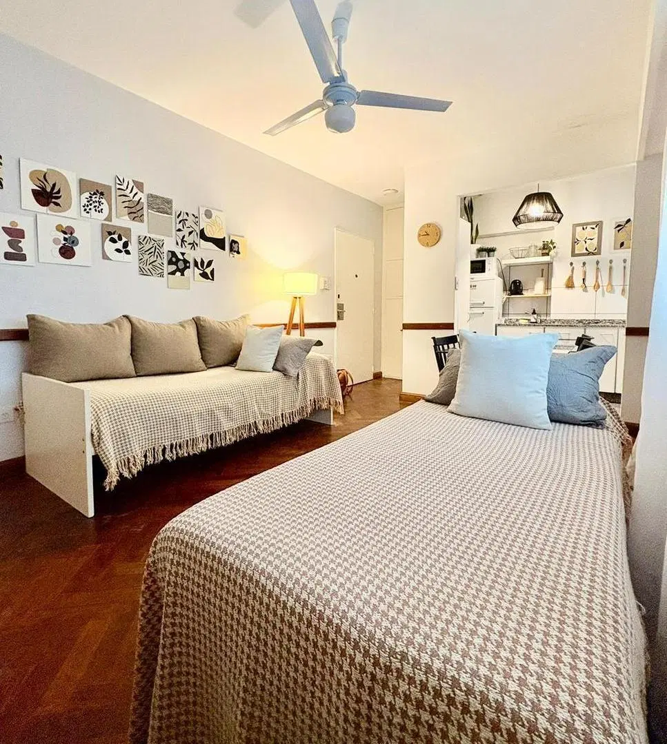 Centro sobre Tucuman al 700 venta 2 ambientes piso alto, muy luminoso, reciclado, visitalo!! 3