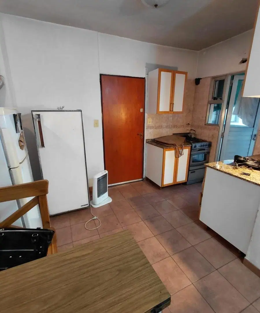 Caseros al 1500 limite Barracas y Constitucion de 3 ambientes con balcon corrido, vista abierta 4