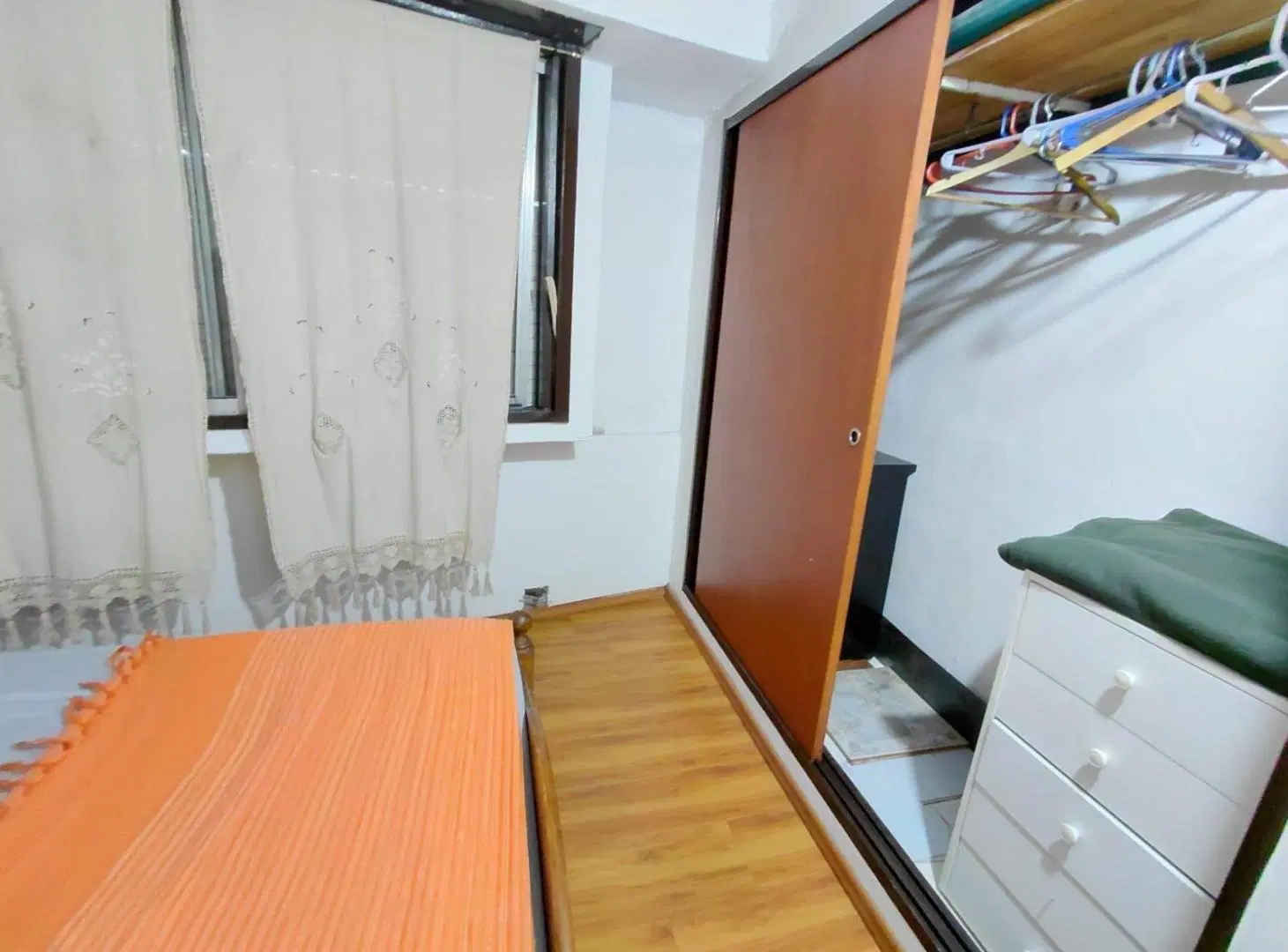 Caseros al 1500 limite Barracas y Constitucion de 3 ambientes con balcon corrido, vista abierta 5