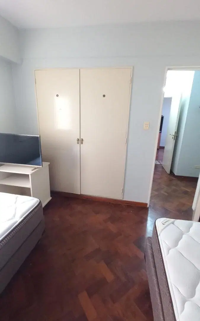 Centro Departamento en alquiler, 3 ambientes lateral, luminoso, con algunos muebles 4