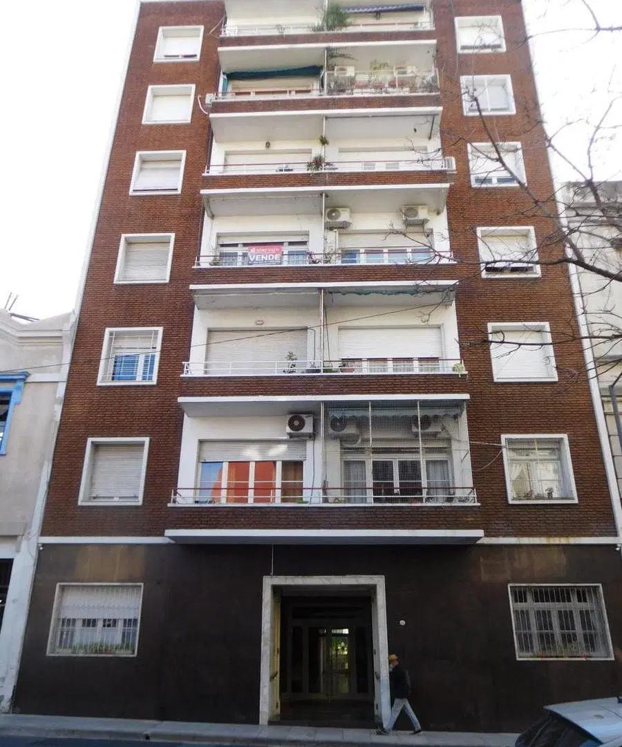 San Telmo, depto antiguo de 3 ambientes muy amplios, a la calle, 92 m2 totales, muy luminoso 1