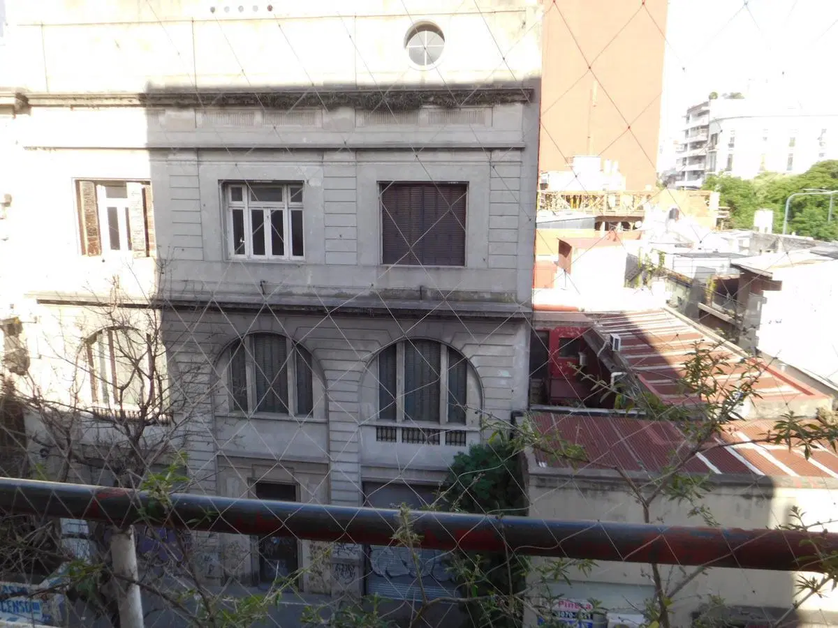 San Telmo, depto antiguo de 3 ambientes muy amplios, a la calle, 92 m2 totales, muy luminoso 2
