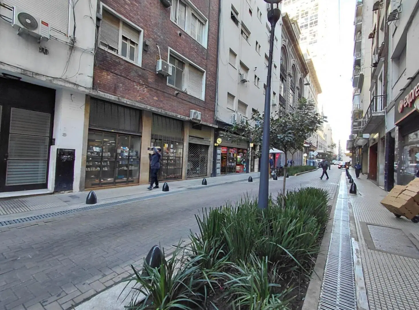 Plaza San Martin Tucuman 500 2 ambientes al frente, super luminoso, vista abierta 8