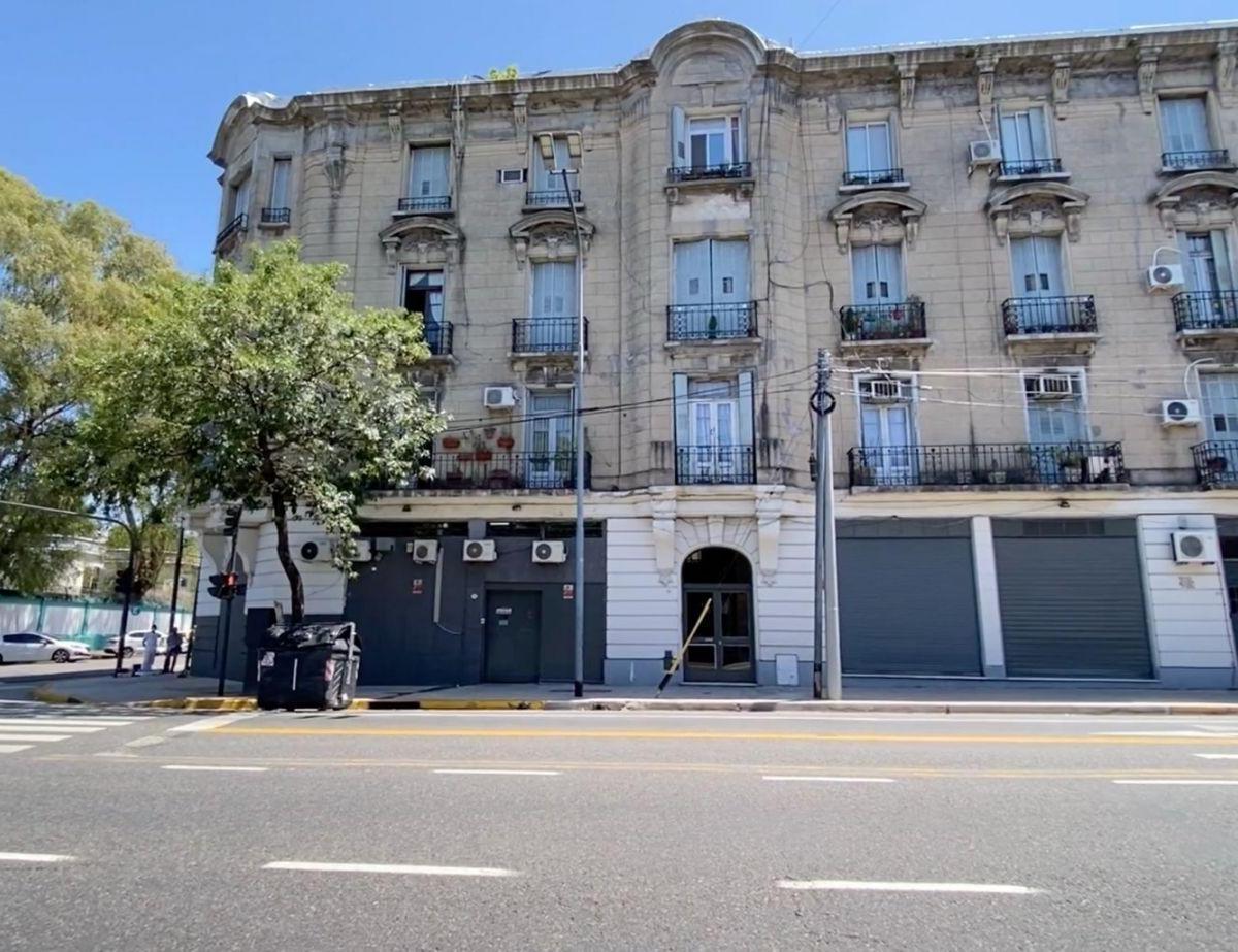 Semipiso 5 Ambientes Al Frente con Patio y Balcones 4
