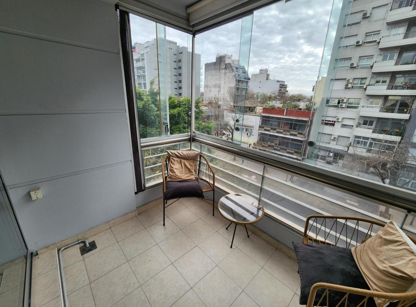 Departamento 3 ambientes amoblados alquiler con balcon, lavarropas y piscina en colegiales