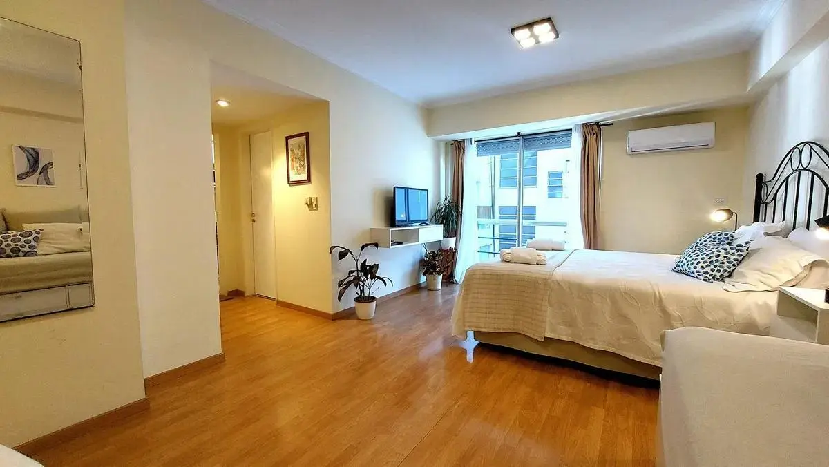 Departamento monoambiente amoblado con Lavarropas y Seguridad en Monserrat 4
