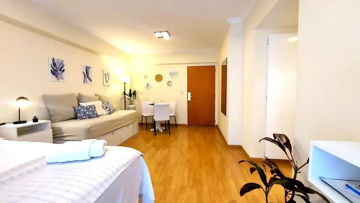 Departamento monoambiente amoblado con Lavarropas y Seguridad en Monserrat 3