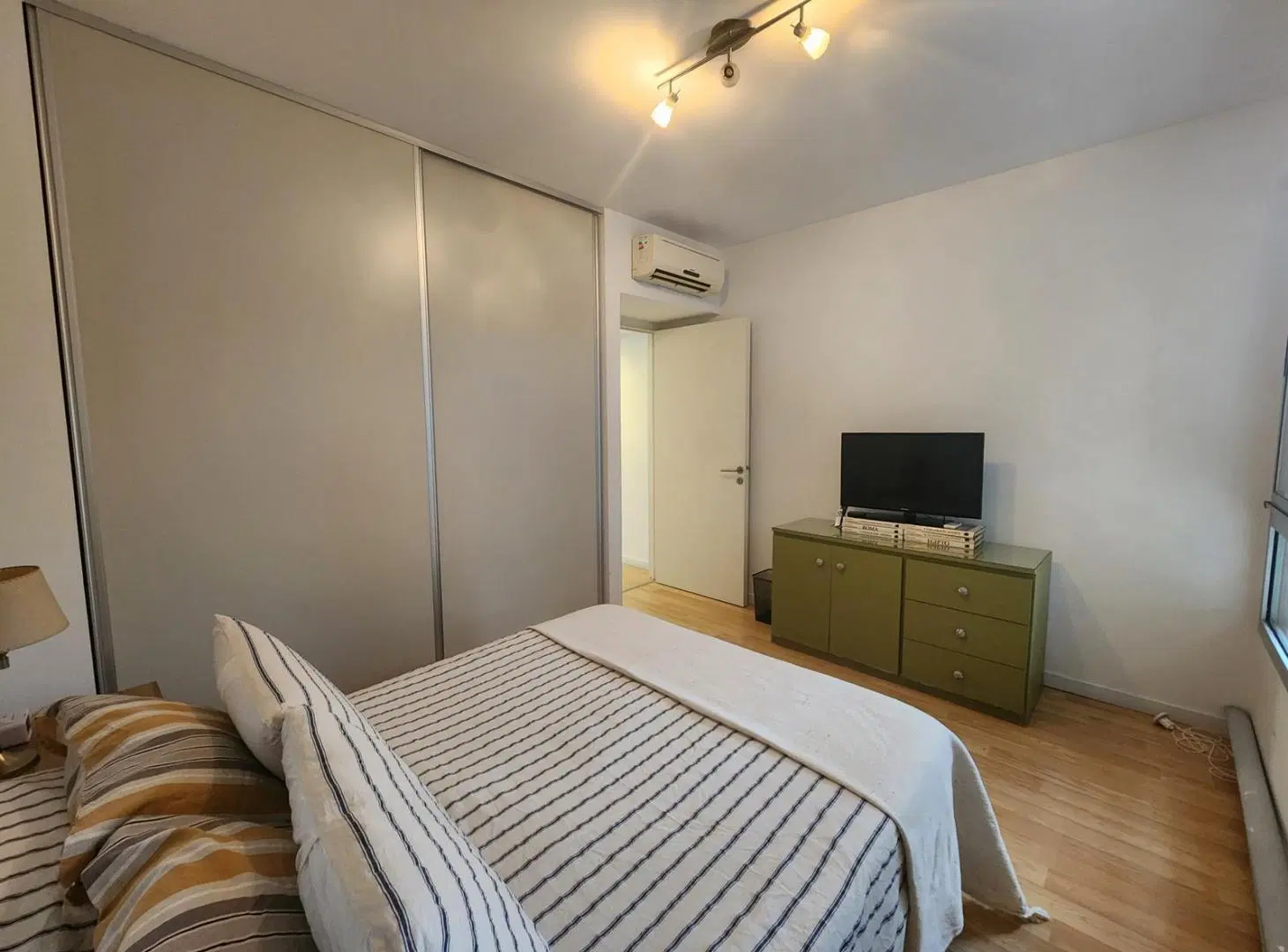 Precio paquete! 2 dormitorios con balcon y lavarropas en alquiler amoblado 3